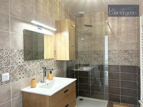 Banyo, Le Pavillon du Golf in Saint-Eloi
