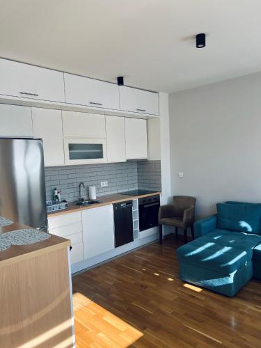 Top Floor UKC - Private Parking