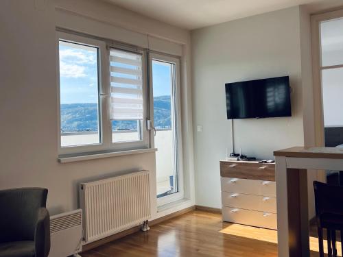 Top Floor UKC - Private Parking