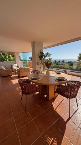 Peaceful haven with an exceptional sea view – khách sạn tại Marina de Casares