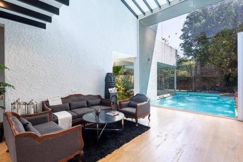 Raincrest Estate by The StayCationer – khách sạn tại Làng Kune