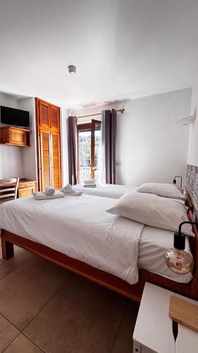 Hotel La Bastide - Tap to explore photos