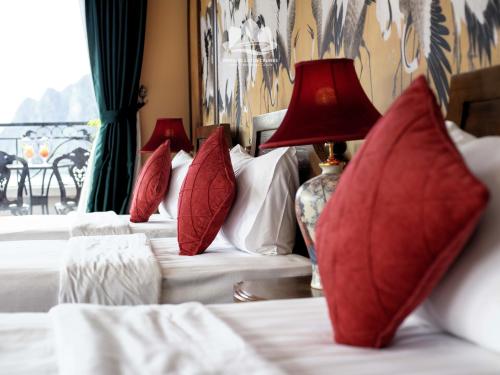Verdure Lotus Grandeur Cruise on Ha Long Bay - image 3