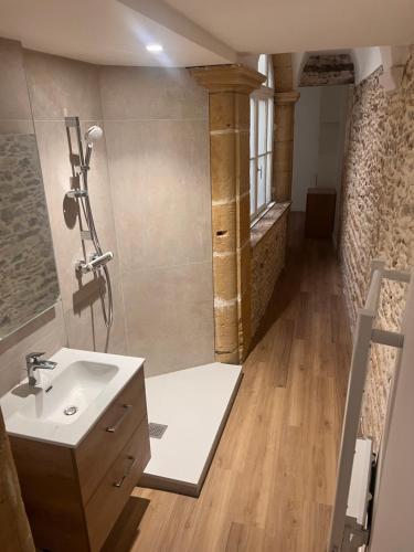 Bathroom, MAKE MY DAY MERCIERE - Appartements a Lyon in Lyon