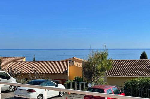 Sea view, terrace, and swimming pool in the heart of the Esterel