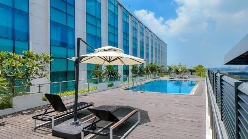 泳池, 安纳拉机场大酒店 (Grand Anara Airport Hotel) in 雅加达