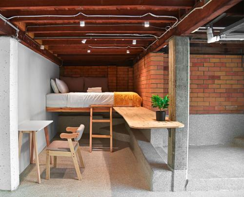 Greenslopes Retreat Stylish Stay near Hospital - image 4