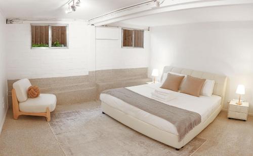Greenslopes Retreat Stylish Stay near Hospital - image 5