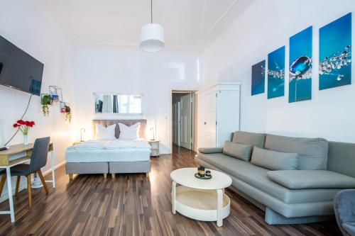 DROY by ROCKCHAIR Apartments l SUPERHOST Status l 2 Bedroom Boxspringbeds next to Center "Kurfursten - Berlin