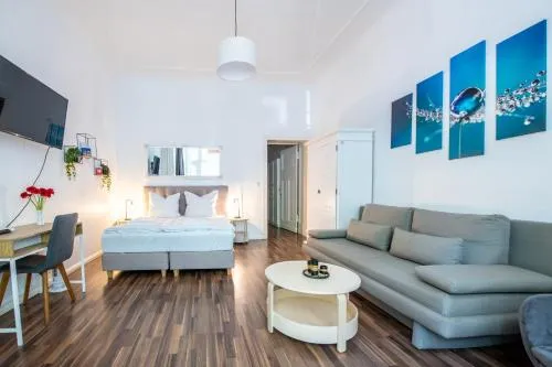 DROY by ROCKCHAIR Apartments l SUPERHOST Status l 2 Bedroom Boxspringbeds next to Center "Kurfürstendamm" - Cozy Family & Business Flair welcomes you! photo 2