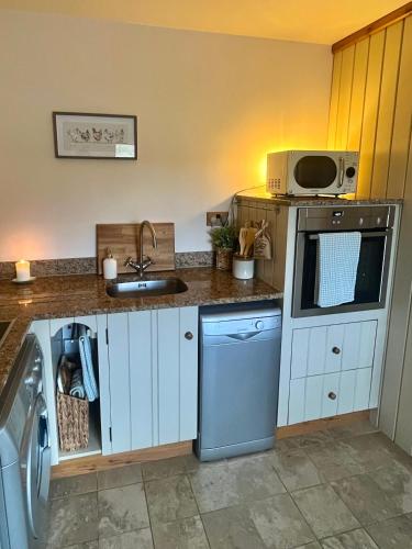 Seadmed, Cosy Cottage for Two in the Peak District with Parking in Onecote