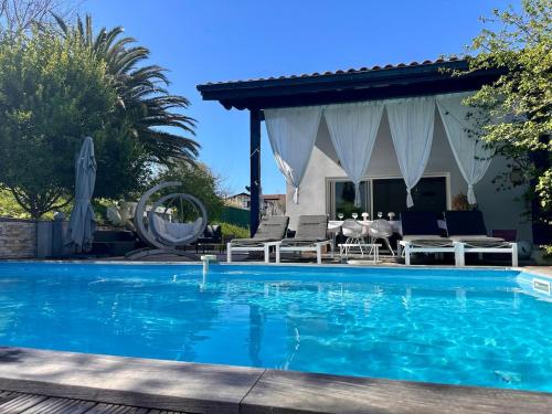 Villa Argi Zabalean, Piscine chauffée, 8pax, Plage 3kms - Location, gîte - Saint-Jean-de-Luz