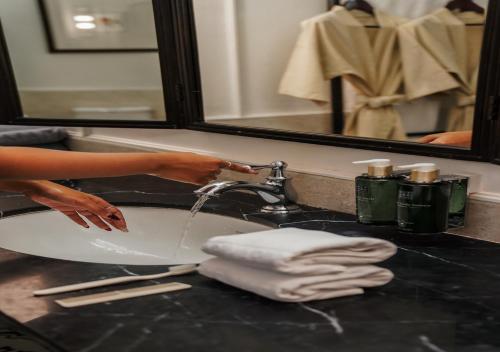 room detail thumbnail 2