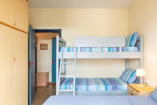 Pineta Blu Coastal Apartment with Sea View
