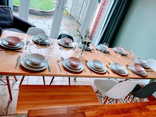 5BR Home Van Parking Fast WiFi NEC Solihull in 伯克思維爾