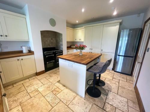 5BR Home Van Parking Fast WiFi NEC Solihull in 伯克思維爾