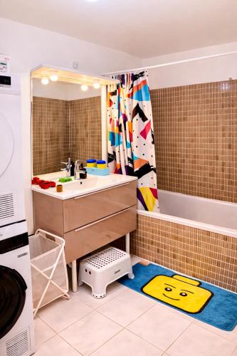 Fürdőszoba, 7 pers Disneyland Paris 10 min Parking gratuit Arrivee autonome Ideal familles Theme LEGO in Chanteloup-en-Brie