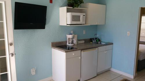 Blind Pass Resort Motel - image 13