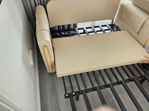 Spacious 2BR with Huge Balcony by Hyde Park CBD - image 9