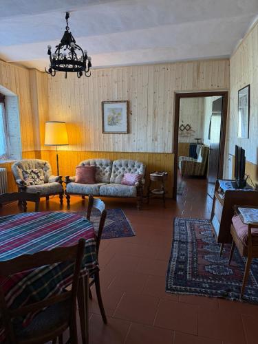 Independent apartment in a villa in Cunardo