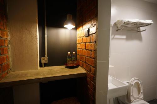 Standard Double Room without Window image 2