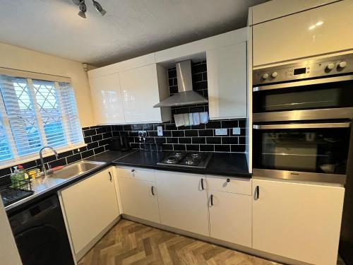 Stylish Stay in 3 BR House in Emersons Green, WiFi, & Garden by AltoLuxo Short Lets & Serviced Accom in Emersons Green