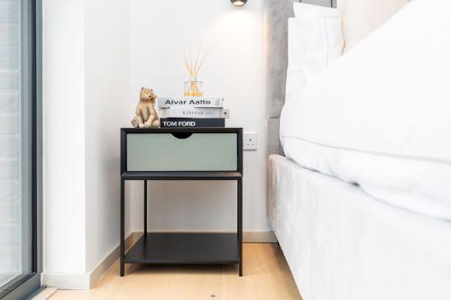 Modern King’s Cross 2BR Skyline Views - image 6