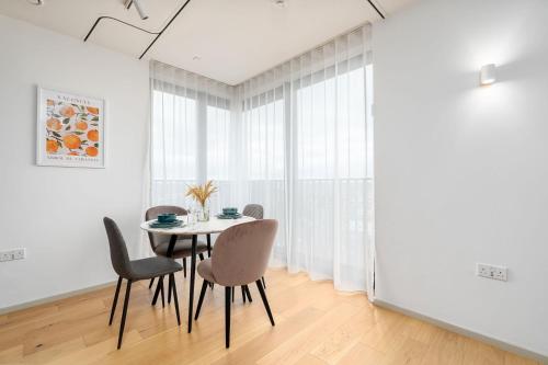 Modern King’s Cross 2BR Skyline Views - image 13