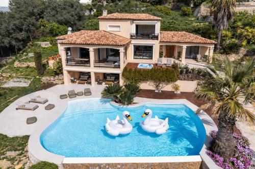 Villa Picasso # Vue Panoramique - Luxe - Jacuzzi - Location saisonnière - Vallauris