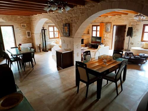 Stone Villa with Private Pool in Moires