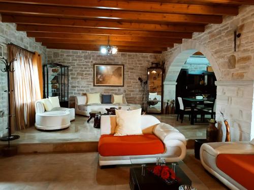 Stone Villa with Private Pool in Moires