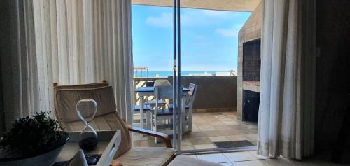 Dolphin View 20 @ LongBeach in Rand Rifles