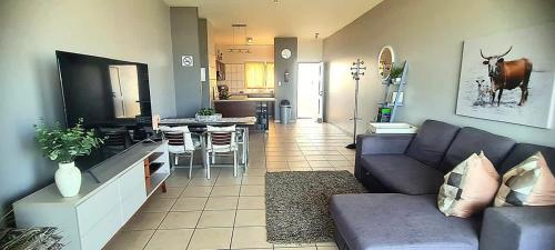 Dolphin View 20 @ LongBeach in Rand Rifles