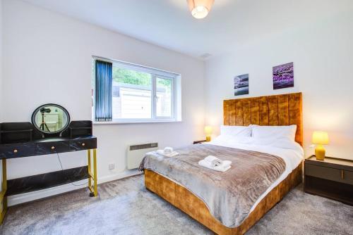 Comfy Bungalow Virginia Water - Near Golf Club in Runnymede