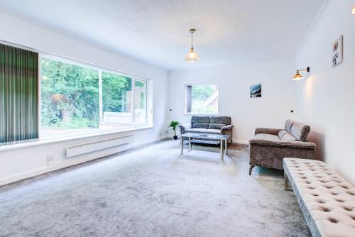Comfy Bungalow Virginia Water - Near Golf Club in Runnymede