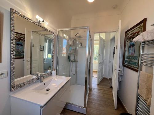 Bathroom, Peaceful Villa Walk to Antibes Beaches in Avenue de Cannes