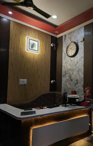 Előcsarnok, Hotel Nidhivan Dham - Near Janam Bhoomi Mathura  in Mathura