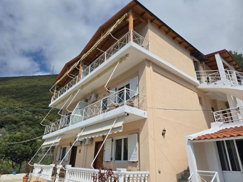 Viesnīcas āriene, Arthur's 4Apartments in Borsh