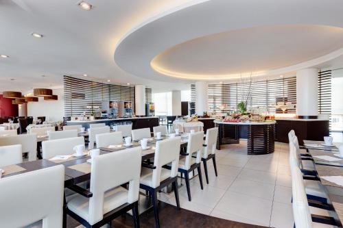 Restaurant, IH Hotels Roma Z3 in Rome East