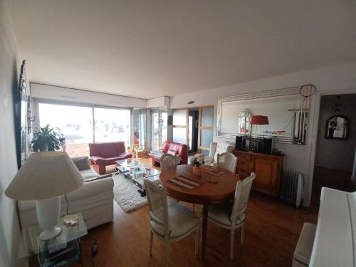 Confortable Appartement limitrophe Enghien-Les-Bains in Анхьєн-ле-Бен