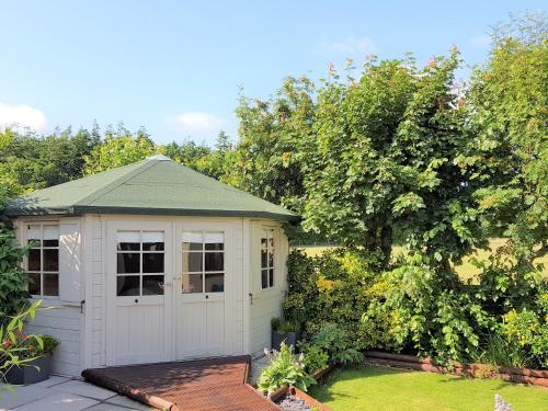Сад, Trebor Cottage in Аннан