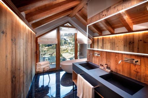 room detail thumbnail 2
