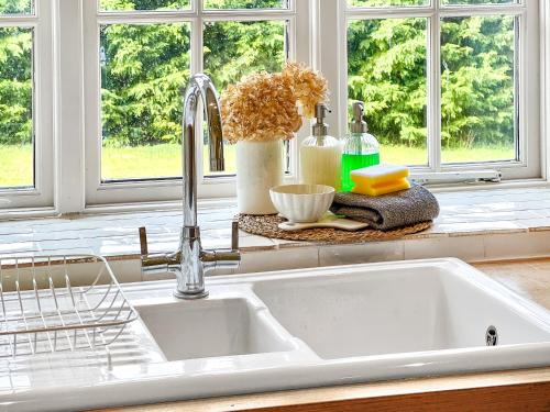 virtuve, Oak Tree Cottage in Stoke Rochford