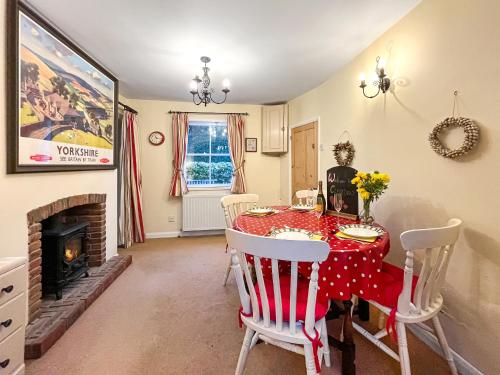 Facilities, Cleveden Cottage in Newholm