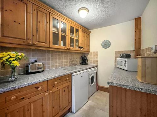 Kitchen, Cleveden Cottage in Newholm