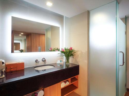 room detail thumbnail 2