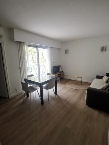 Appartement privé à 50 m de la mer, résidence avec piscine - Location saisonnière - Cagnes-sur-Mer