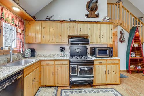 All-Season Family Retreat w/ Dock on Loon Lake! in Chestertown (NY)