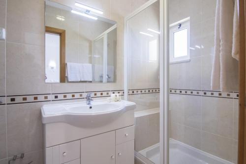 Villa Maresia by Algarve Holidays - image 2