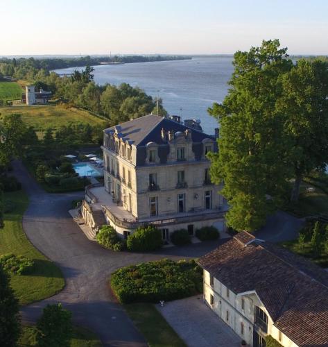 84891918 Château Grattequina Hôtel